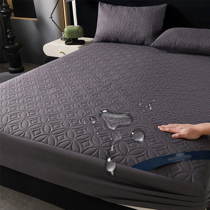 Quilted Waterproof Mattress Protector – Blocks spills & stains, keeps your mattress fresh. Deep pocket, no shifting. Sleep soundly! 😴✨